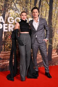 zach-braff-and-florence-pugh,-ex-lovers,-embrace-amicably-while-promoting-their-new-film