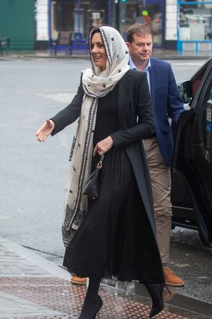  kate-middleton-praises-earthquake-volunteers-while-wearing-a-scarf-over-her-head