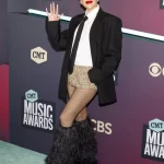 muppetcore-tested-by-gwen-stefani-in-fuzzy-knee-high-platform-boots
